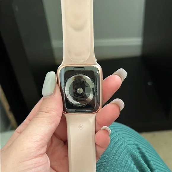 Apple Pink Smartwatch Sleek Design